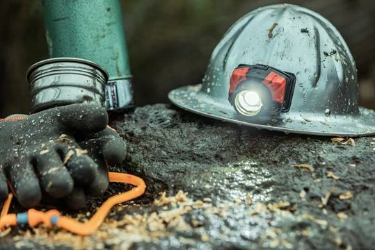 Coast Products Coast® FL85 Dual Color Pure Beam Focusing LED Headlamp - 615 Lumens - 183M Beam 11 Coast Products Coast® FL85 Dual Color Pure Beam Focusing LED Headlamp - 615 Lumens - 183M Beam